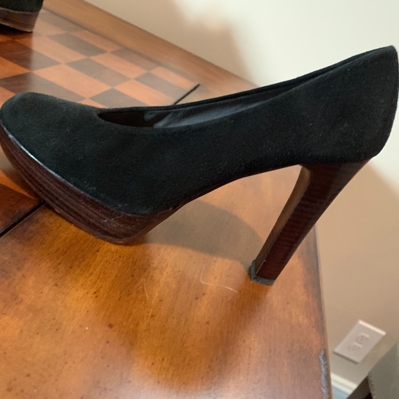 Stuart Weitzman Shoes - Stuart Weitzman Black Suede Pump Size 5.5